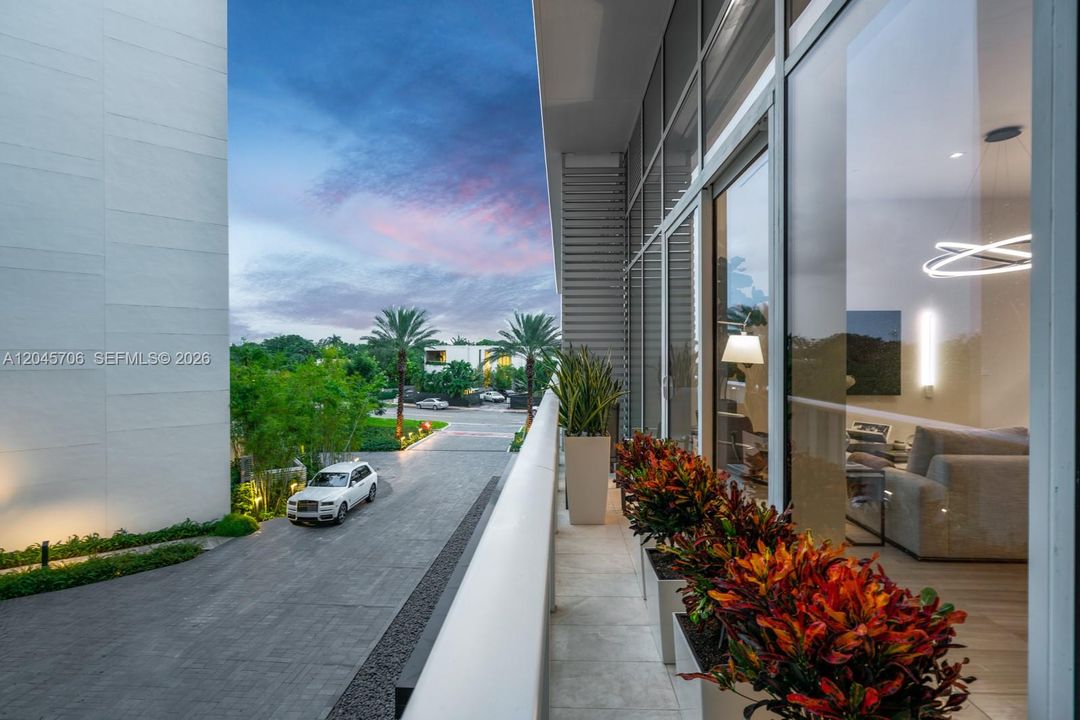 For Sale: $2,600,000 (2 beds, 2 baths, 1749 Square Feet)