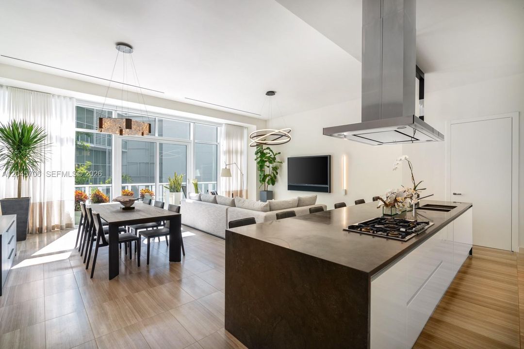 For Sale: $2,600,000 (2 beds, 2 baths, 1749 Square Feet)