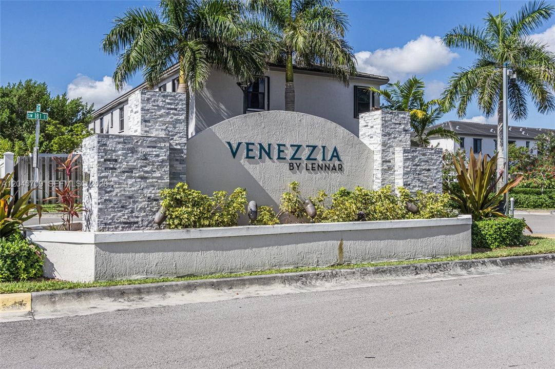 For Sale: $485,000 (3 beds, 2 baths, 1321 Square Feet)