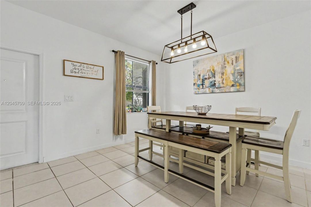 For Sale: $485,000 (3 beds, 2 baths, 1321 Square Feet)