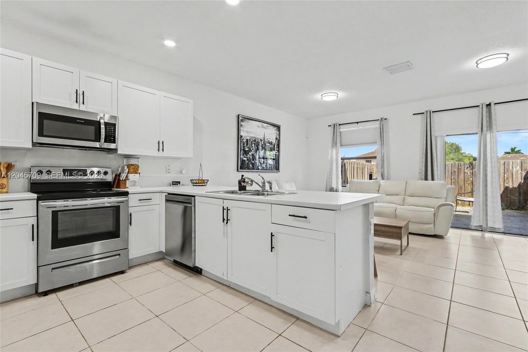 For Sale: $485,000 (3 beds, 2 baths, 1321 Square Feet)