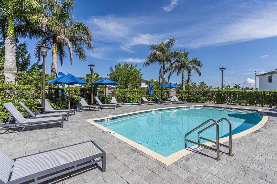 For Sale: $485,000 (3 beds, 2 baths, 1321 Square Feet)