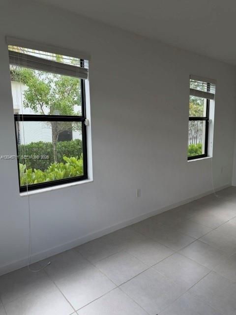 For Rent: $2,900 (3 beds, 2 baths, 1545 Square Feet)