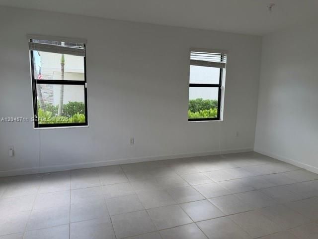 For Rent: $2,900 (3 beds, 2 baths, 1545 Square Feet)