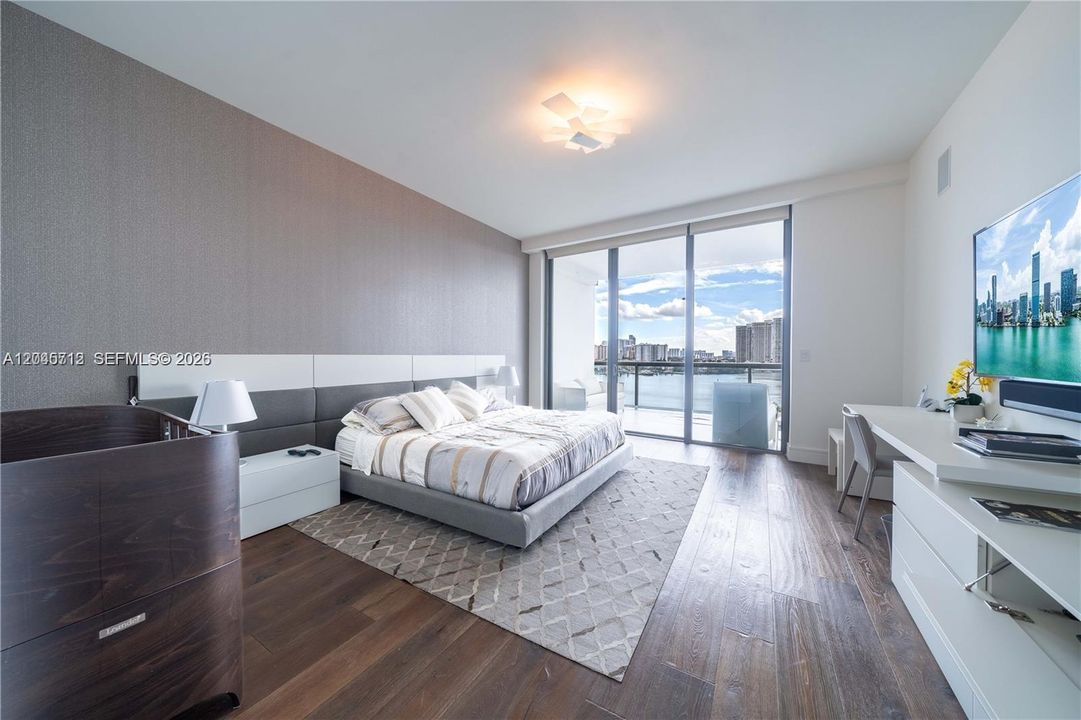 For Sale: $1,985,000 (4 beds, 5 baths, 2624 Square Feet)