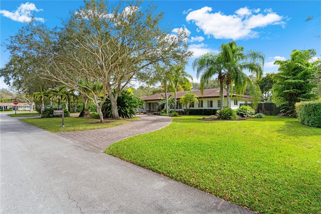 For Rent: $15,300 (5 beds, 4 baths, 3956 Square Feet)