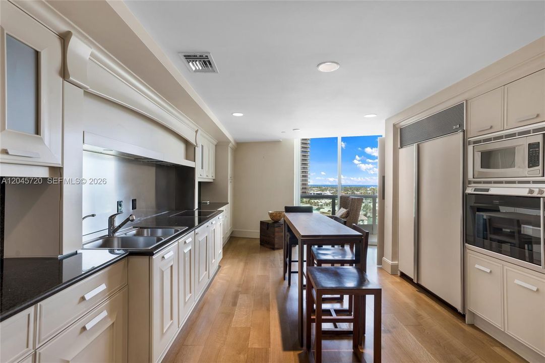 For Sale: $3,675,000 (3 beds, 4 baths, 3641 Square Feet)