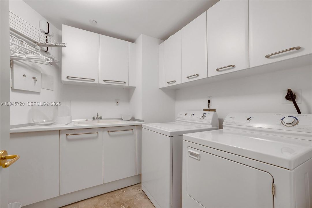 For Sale: $3,675,000 (3 beds, 4 baths, 3641 Square Feet)