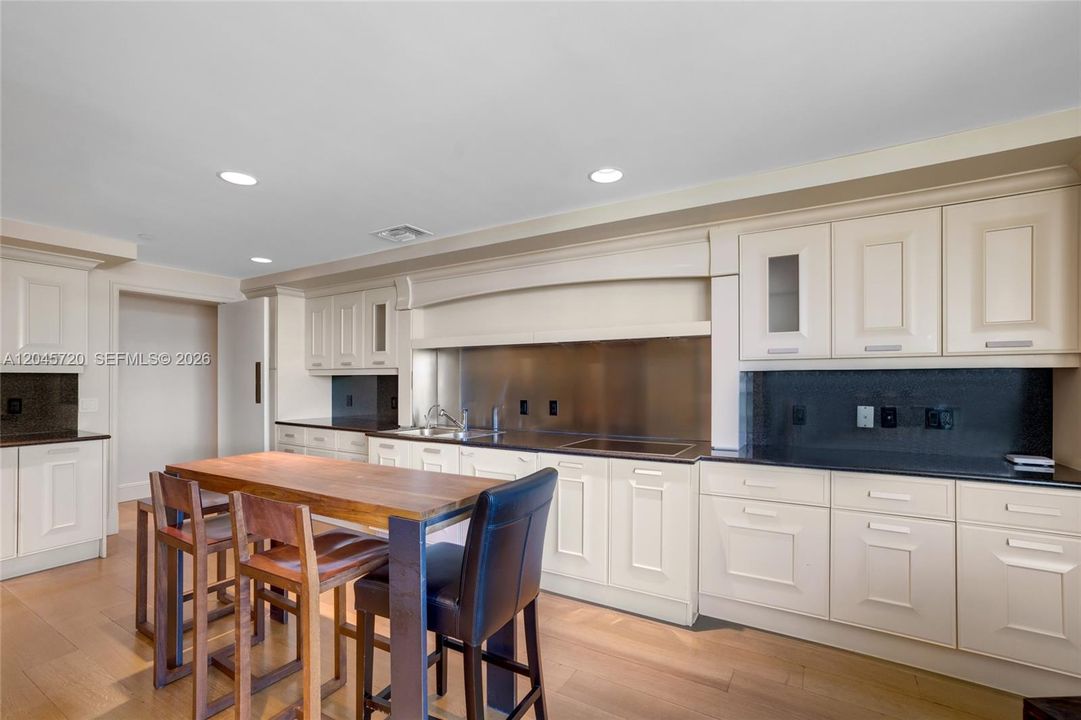 For Sale: $3,675,000 (3 beds, 4 baths, 3641 Square Feet)