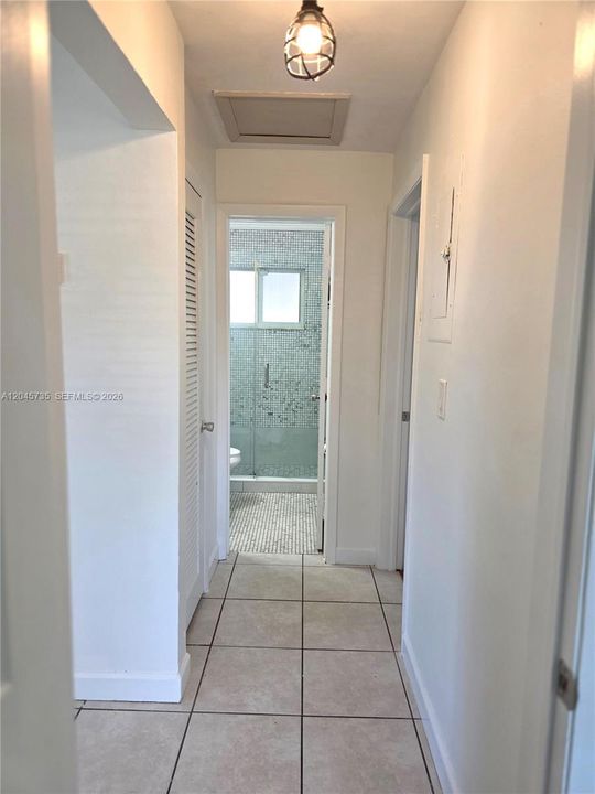 For Rent: $2,600 (2 beds, 1 baths, 984 Square Feet)