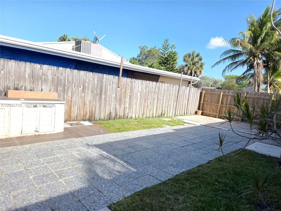 For Rent: $2,600 (2 beds, 1 baths, 984 Square Feet)