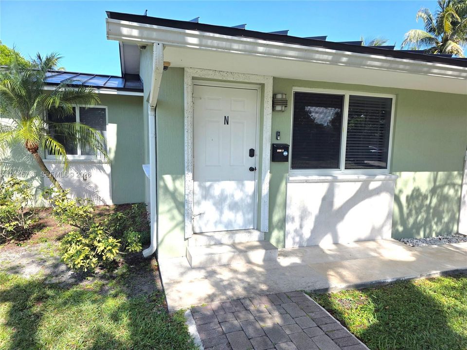 For Rent: $2,600 (2 beds, 1 baths, 984 Square Feet)