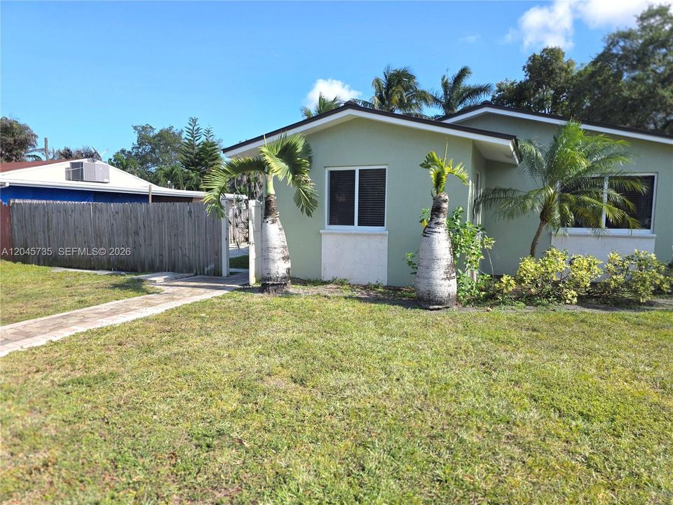 For Rent: $2,600 (2 beds, 1 baths, 984 Square Feet)