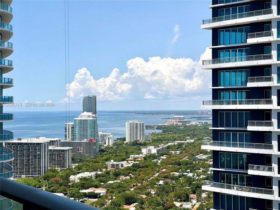 For Rent: $4,000 (1 beds, 1 baths, 649 Square Feet)