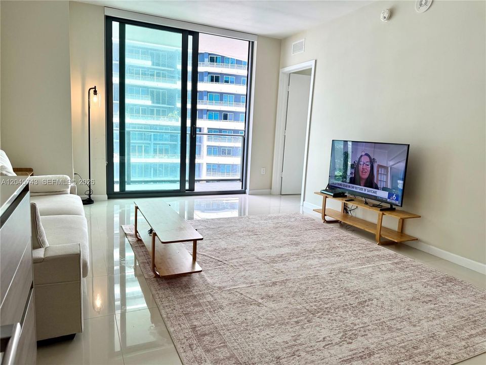 For Rent: $4,000 (1 beds, 1 baths, 649 Square Feet)