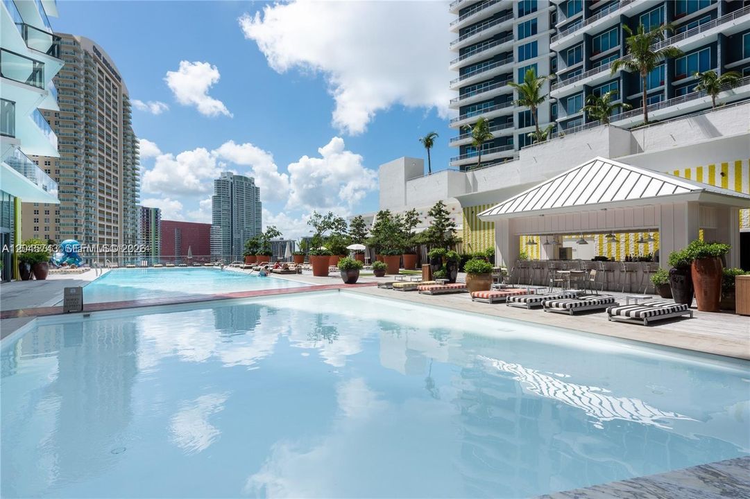 For Rent: $4,000 (1 beds, 1 baths, 649 Square Feet)