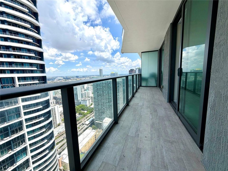 For Rent: $4,000 (1 beds, 1 baths, 649 Square Feet)