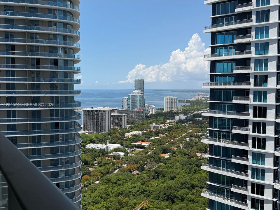 For Rent: $4,000 (1 beds, 1 baths, 649 Square Feet)