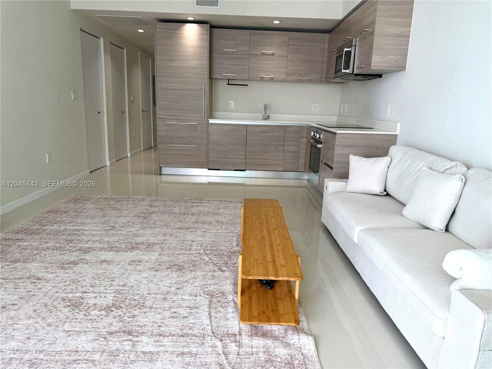 For Rent: $4,000 (1 beds, 1 baths, 649 Square Feet)