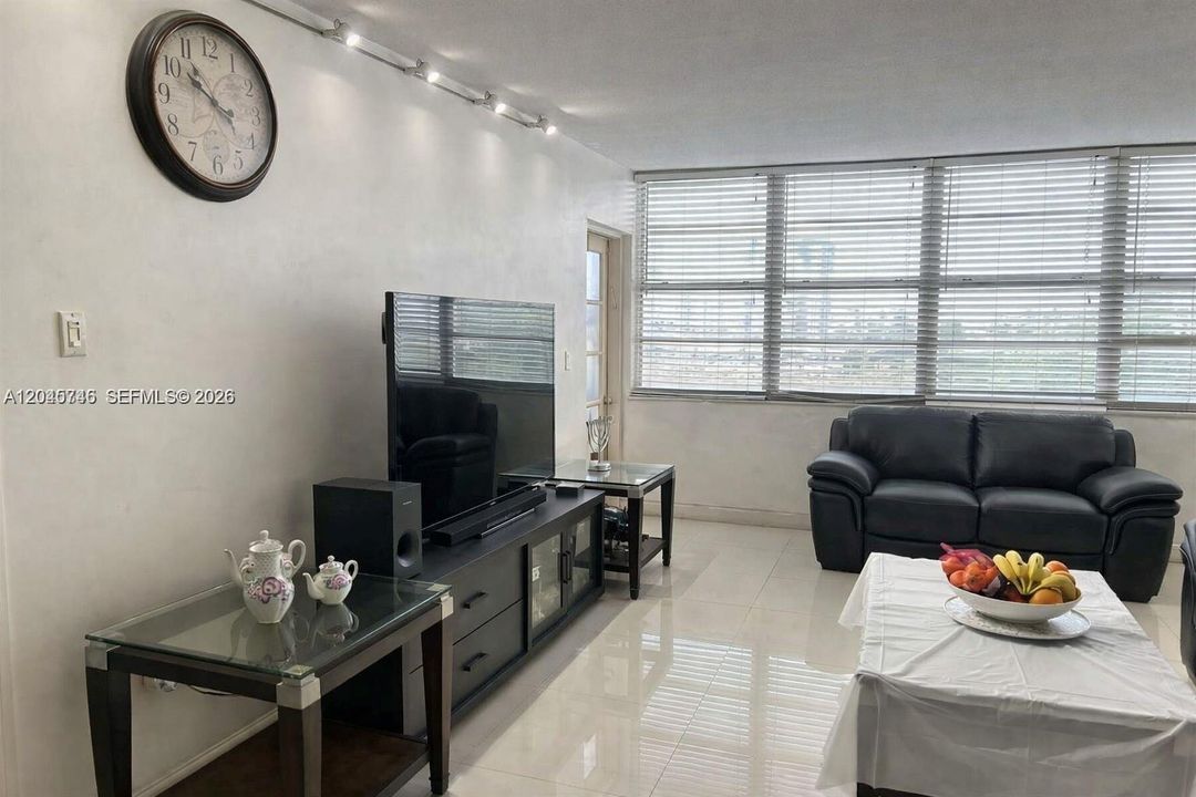 На продажу: $160,000 (1 спален, 1 ванн, 801 Квадратных фут)