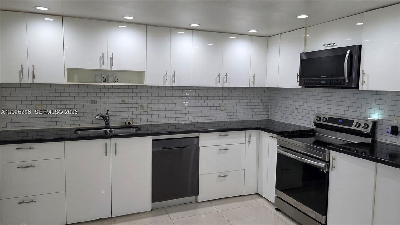 На продажу: $160,000 (1 спален, 1 ванн, 801 Квадратных фут)