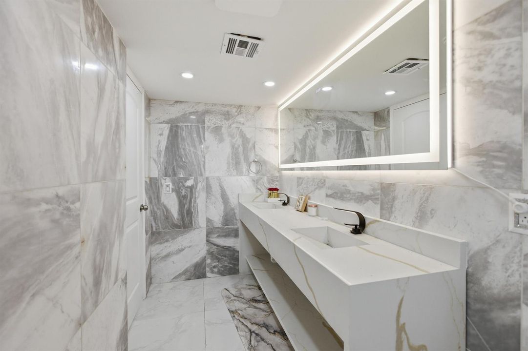 2101 S Ocean Drive 1507-9640