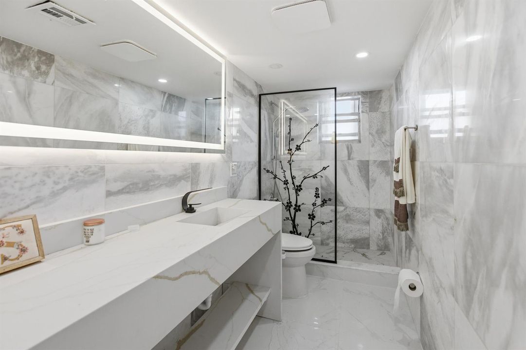 2101 S Ocean Drive 1507-9633