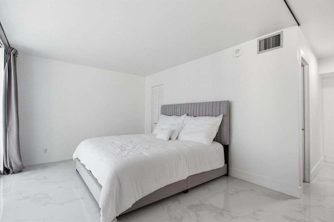 2101 S Ocean Drive 1507-9577