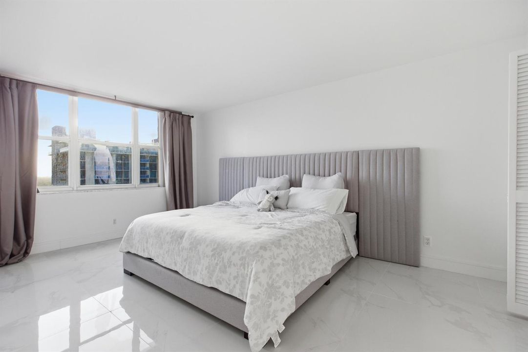 2101 S Ocean Drive 1507-9605