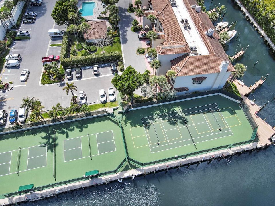 Tennis Courts/Pickleball courts