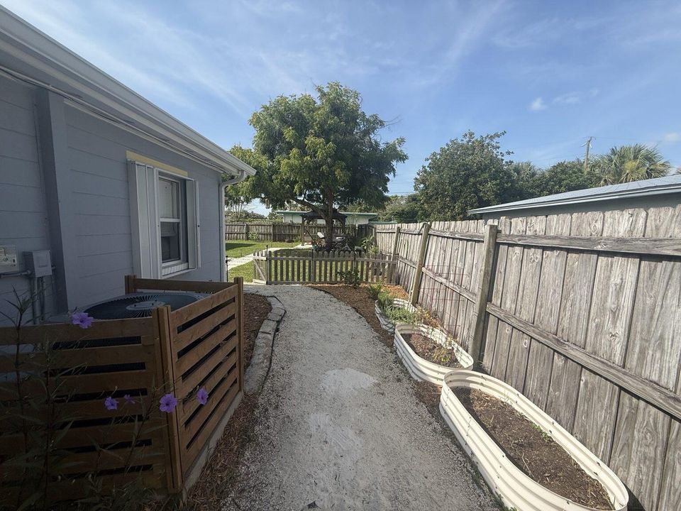 1036 NE Terrace Way - Kristen - 22