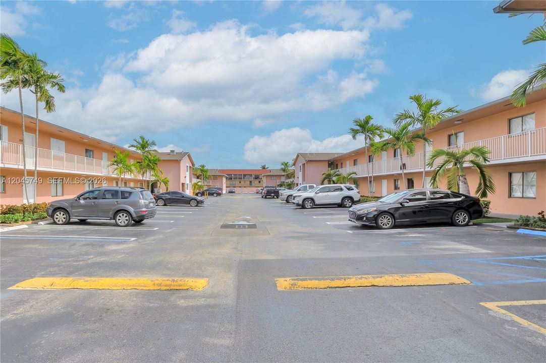 For Rent: $2,300 (2 beds, 1 baths, 954 Square Feet)