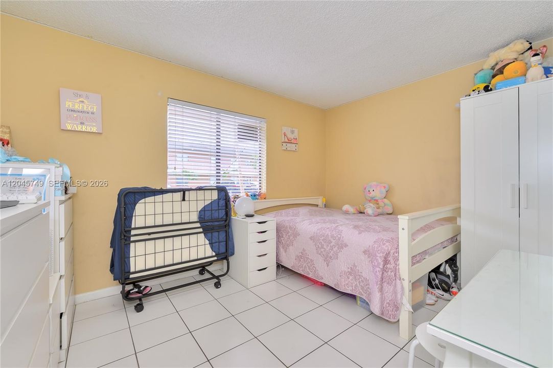 For Rent: $2,300 (2 beds, 1 baths, 954 Square Feet)