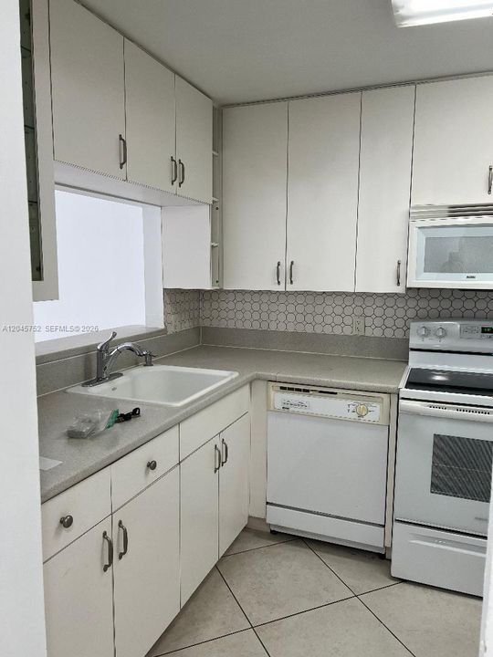For Rent: $1,800 (1 beds, 1 baths, 770 Square Feet)