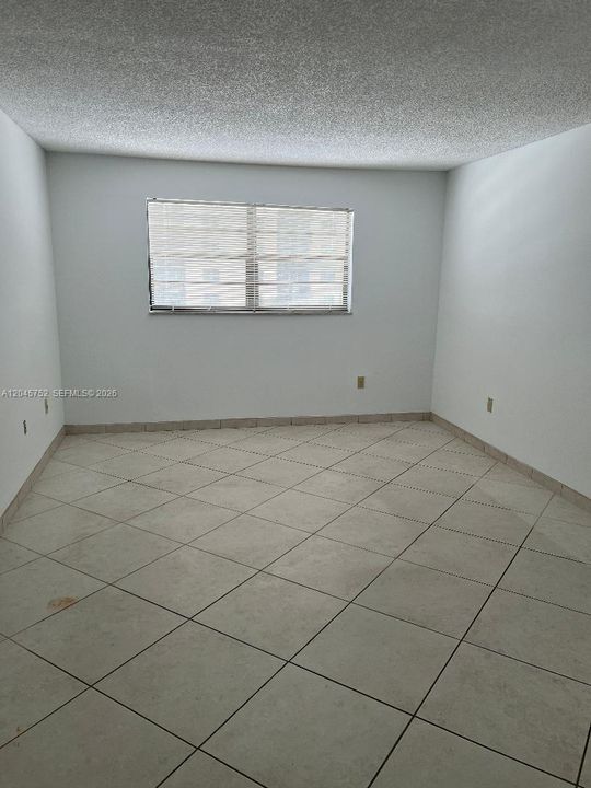 For Rent: $1,800 (1 beds, 1 baths, 770 Square Feet)