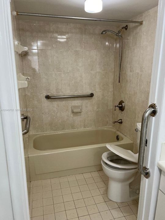 For Rent: $1,800 (1 beds, 1 baths, 770 Square Feet)