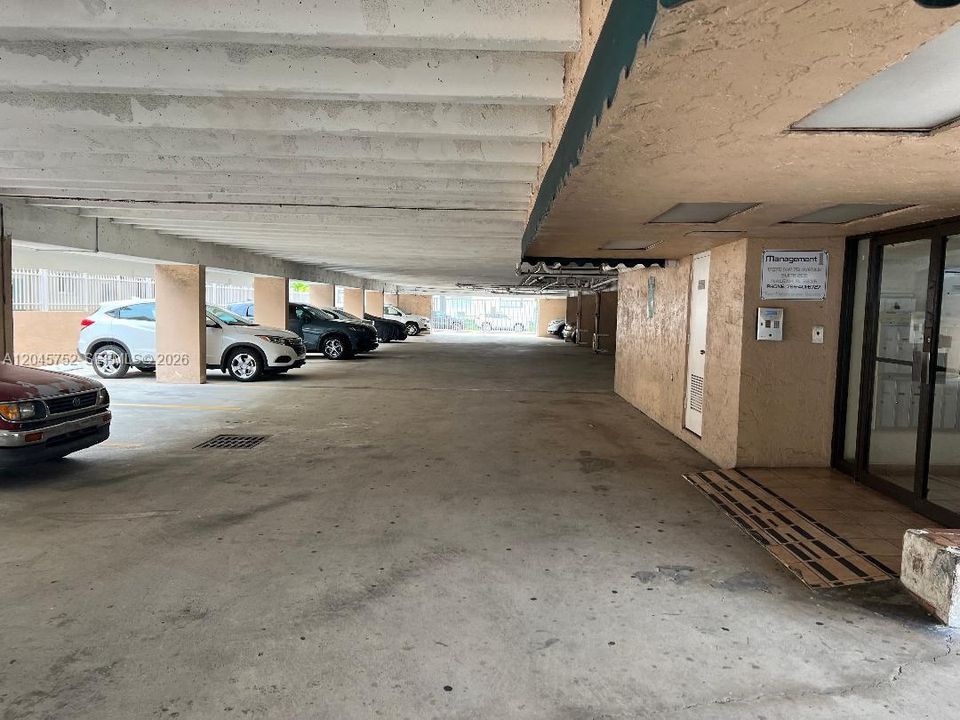 For Rent: $1,800 (1 beds, 1 baths, 770 Square Feet)