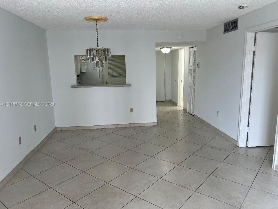 For Rent: $1,800 (1 beds, 1 baths, 770 Square Feet)