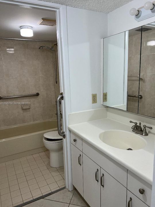 For Rent: $1,800 (1 beds, 1 baths, 770 Square Feet)