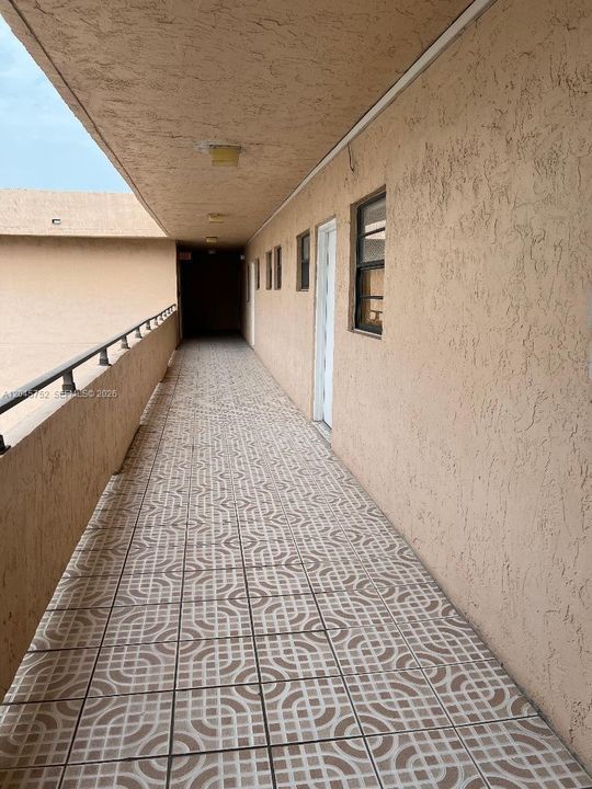 For Rent: $1,800 (1 beds, 1 baths, 770 Square Feet)