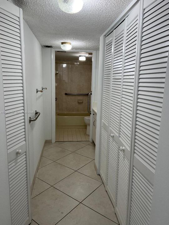 For Rent: $1,800 (1 beds, 1 baths, 770 Square Feet)