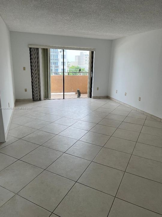 For Rent: $1,800 (1 beds, 1 baths, 770 Square Feet)