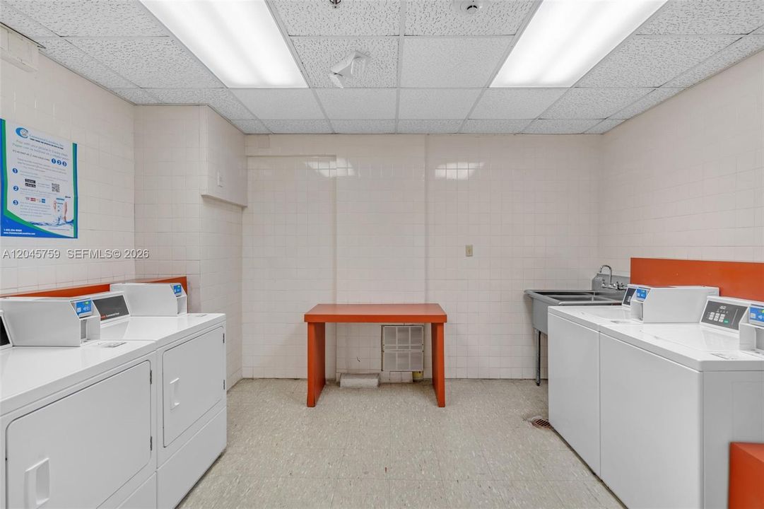 В аренду: $4,500 (1 спален, 1 ванн, 993 Квадратных фут)