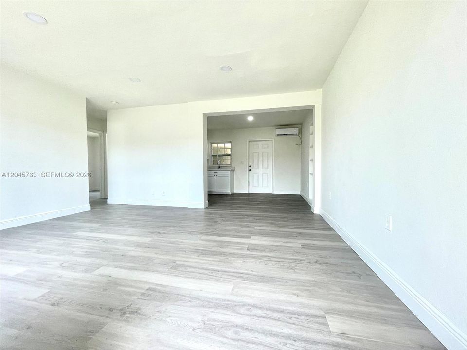 В аренду: $1,750 (2 спален, 1 ванн, 1620 Квадратных фут)
