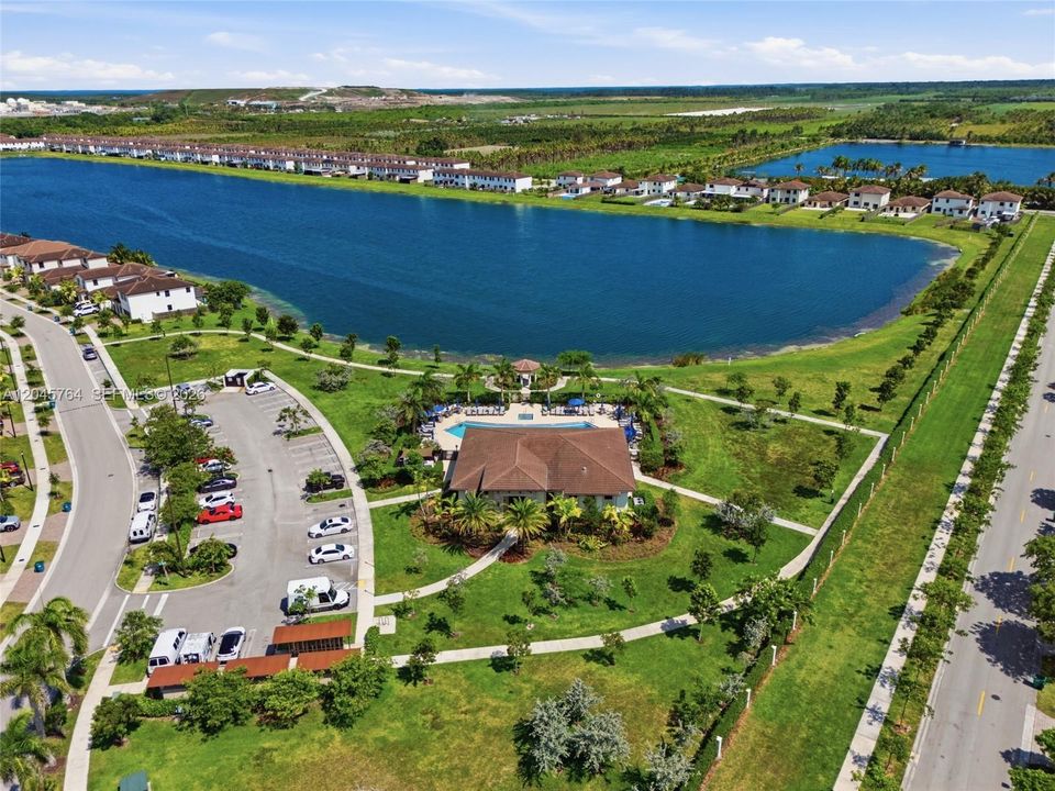 На продажу: $419,000 (3 спален, 3 ванн, 1328 Квадратных фут)
