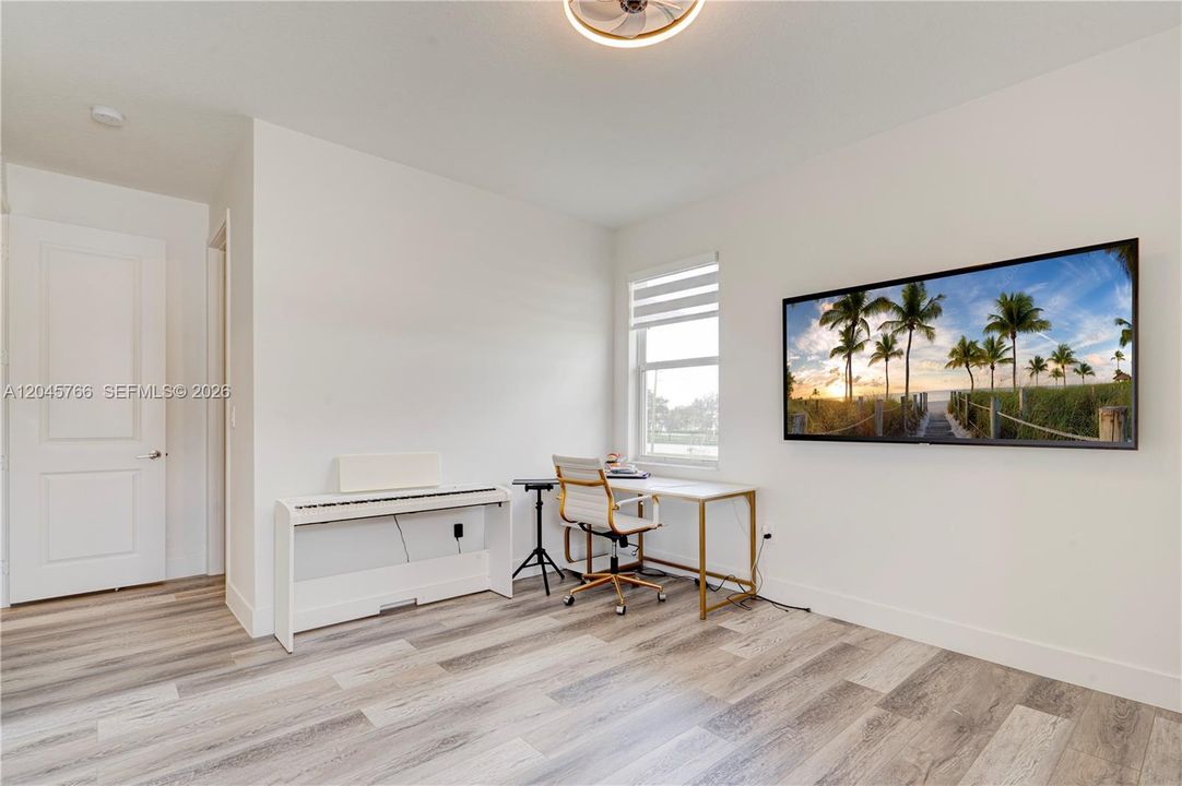 For Sale: $1,500,000 (5 beds, 4 baths, 3888 Square Feet)