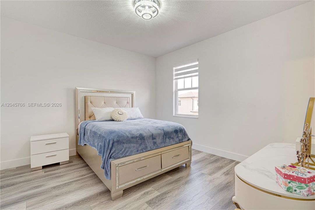 For Sale: $1,500,000 (5 beds, 4 baths, 3888 Square Feet)