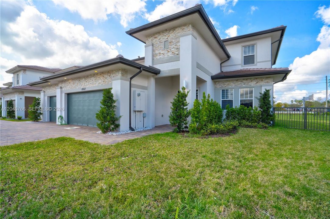 For Sale: $1,500,000 (5 beds, 4 baths, 3888 Square Feet)