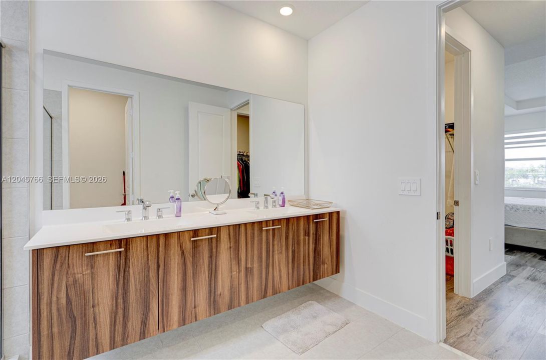 For Sale: $1,500,000 (5 beds, 4 baths, 3888 Square Feet)