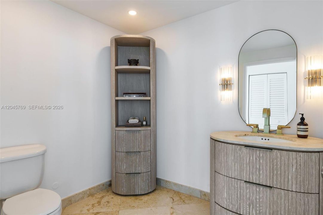 Half-bath / guest bath